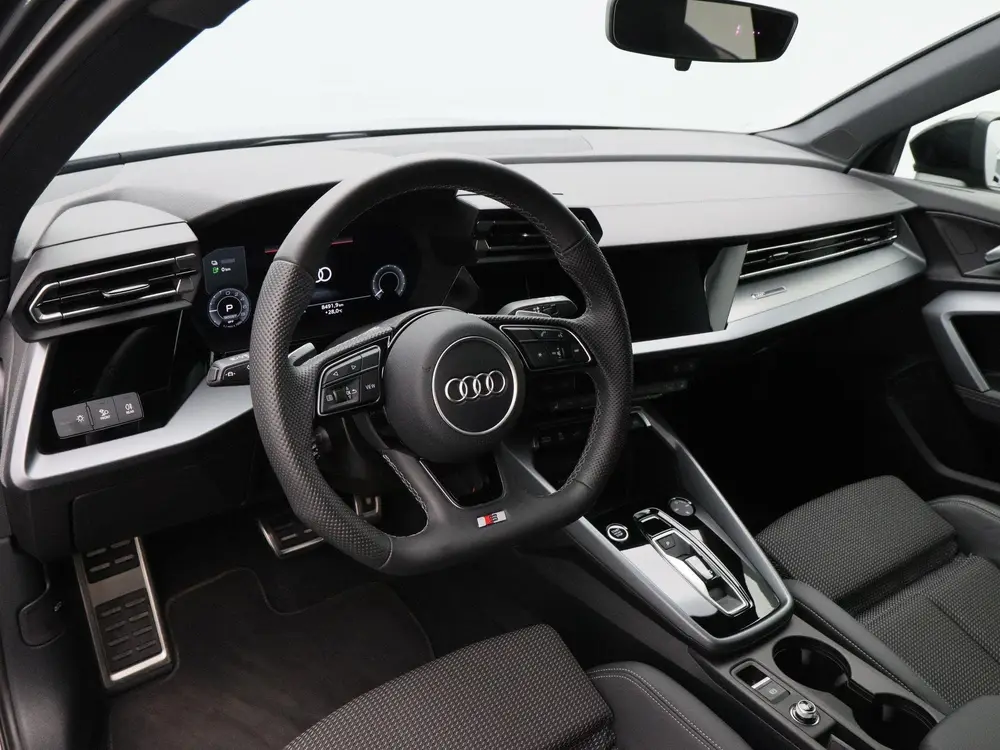 Audi A3 45 TFSi e 272 Pk S-Line Competition uit 2025, foto 4