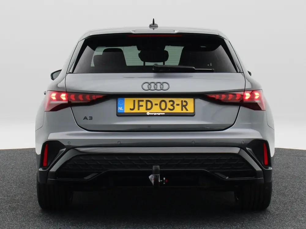 Audi A3 45 TFSi e 272 Pk S-Line Competition uit 2025, foto 6
