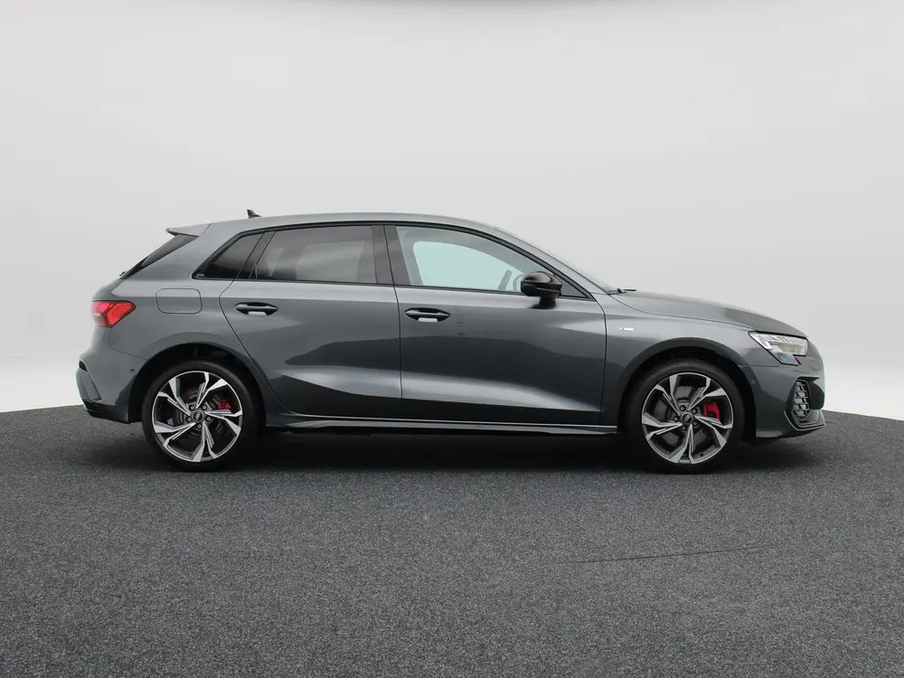 Audi A3 45 TFSi e 272 Pk S-Line Competition uit 2025, foto 7