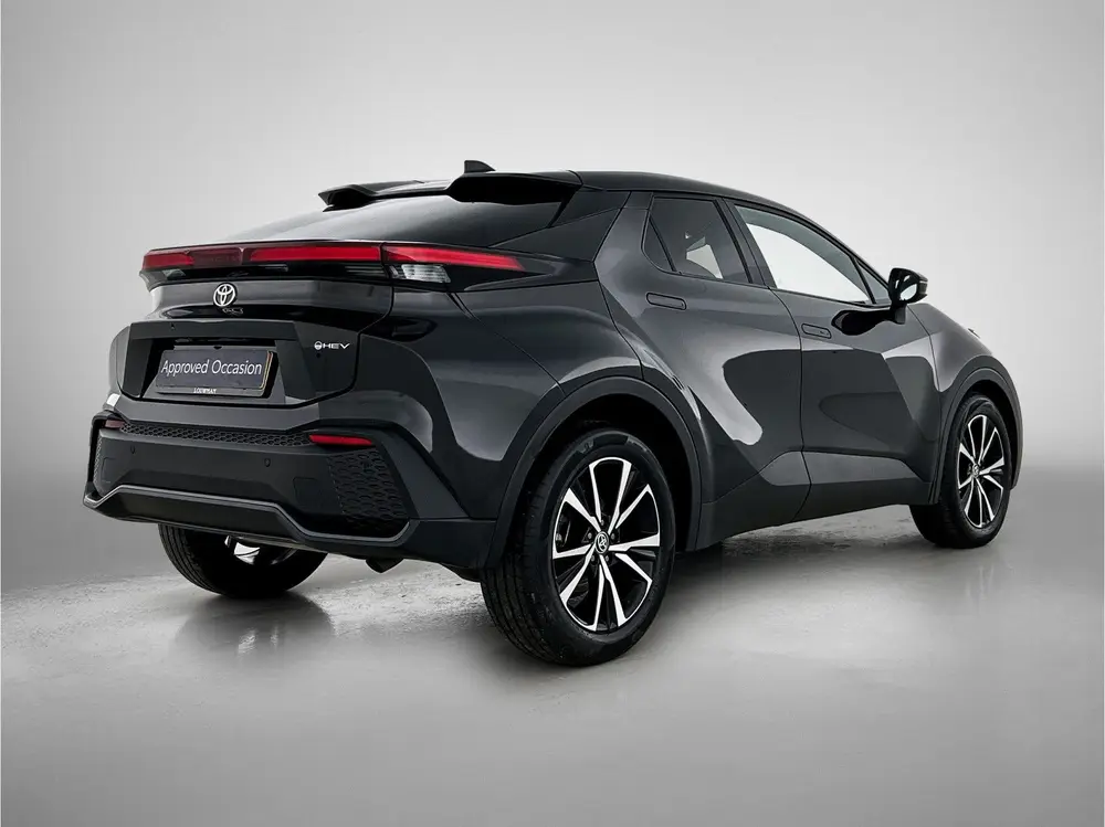 Toyota C-Hr 1.8 Hybrid 140 Dynamic + Winter Pakket uit 2024, foto 2