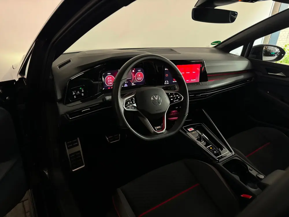 Volkswagen Golf 2.0 TSI GTI Pano|Akrapovic|Nürburgring|45 J uit 2024, foto 2