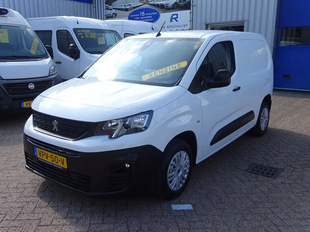 Peugeot Partner 1.2 PureTech Pro BENZINE AIRCO NAVI CRUISE uit 2022, foto 2