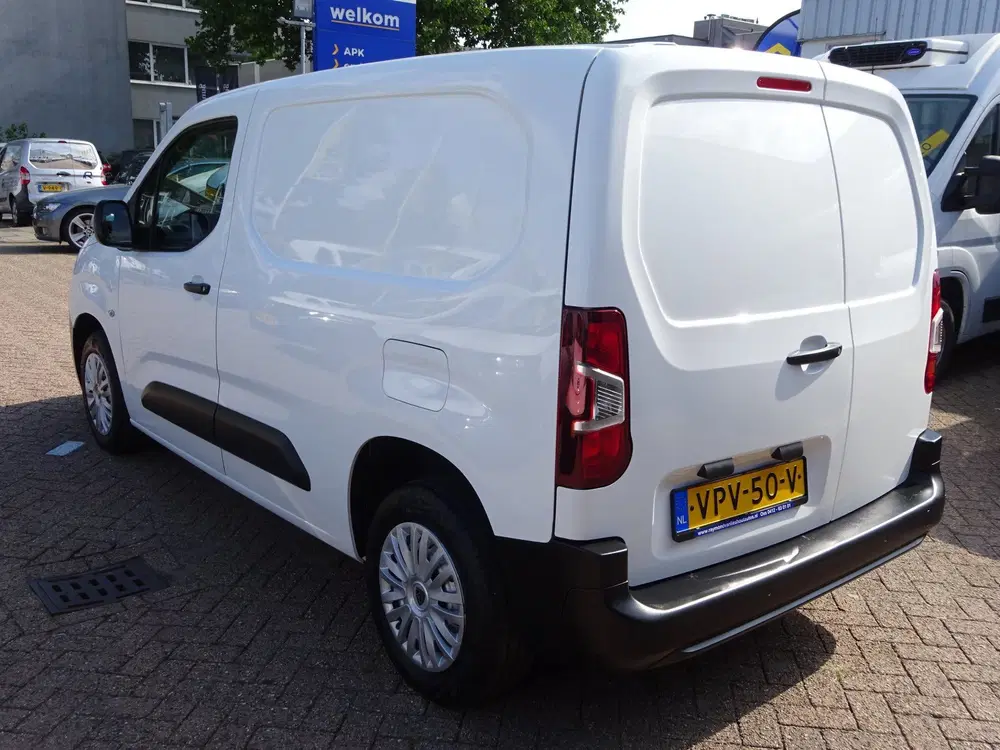 Peugeot Partner 1.2 PureTech Pro BENZINE AIRCO NAVI CRUISE uit 2022, foto 3