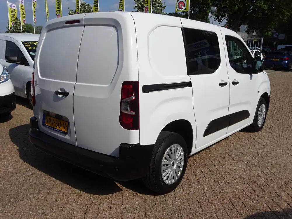 Peugeot Partner 1.2 PureTech Pro BENZINE AIRCO NAVI CRUISE uit 2022, foto 4