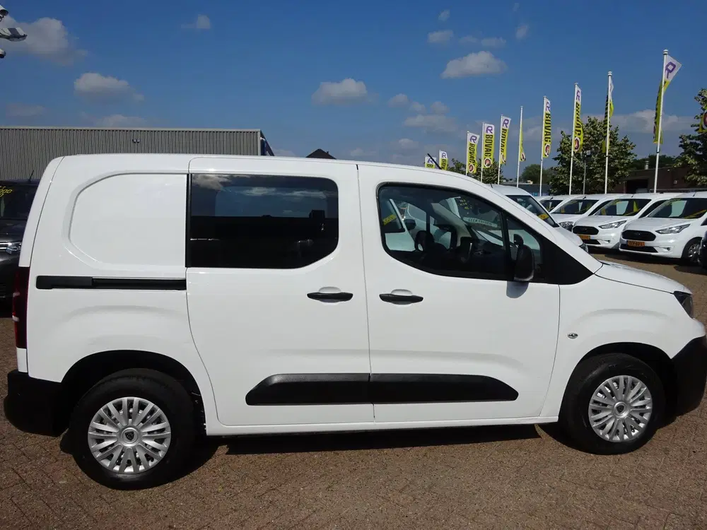Peugeot Partner 1.2 PureTech Pro BENZINE AIRCO NAVI CRUISE uit 2022, foto 5