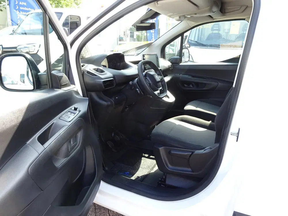 Peugeot Partner 1.2 PureTech Pro BENZINE AIRCO NAVI CRUISE uit 2022, foto 6