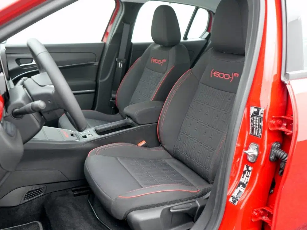Fiat 600e RED 54 kWh uit 2024, foto 14