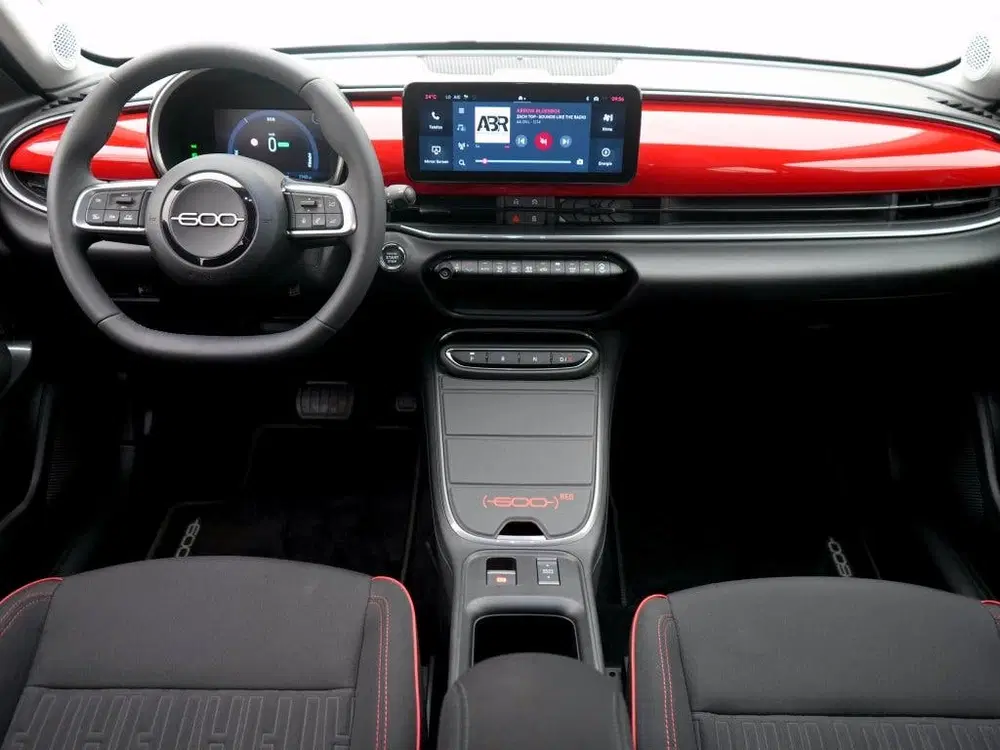 Fiat 600e RED 54 kWh uit 2024, foto 17