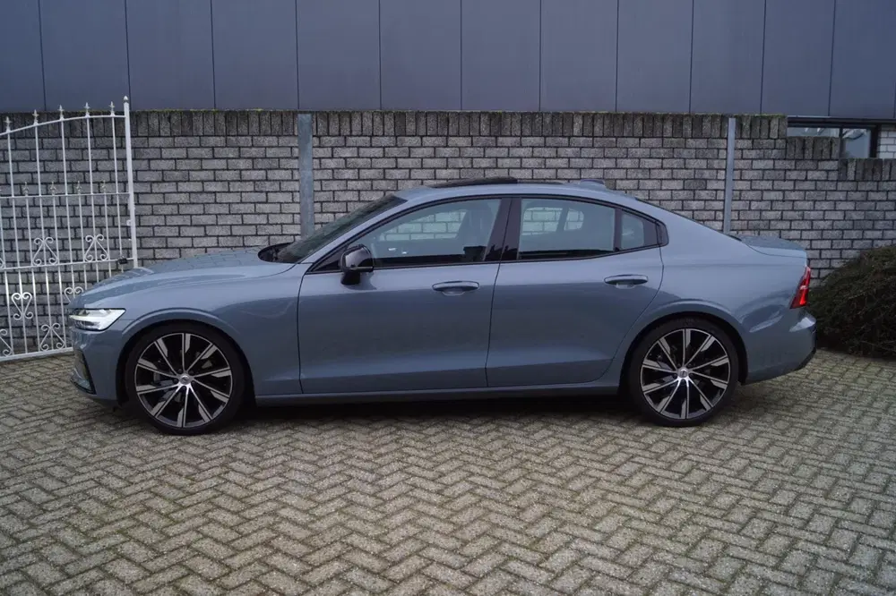 Volvo S60 2.0 B4 Plus Dark Autom Panodak Luxe Leder uit 2024, foto 2