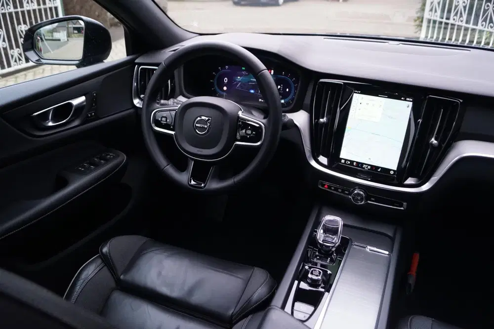 Volvo S60 2.0 B4 Plus Dark Autom Panodak Luxe Leder uit 2024, foto 3
