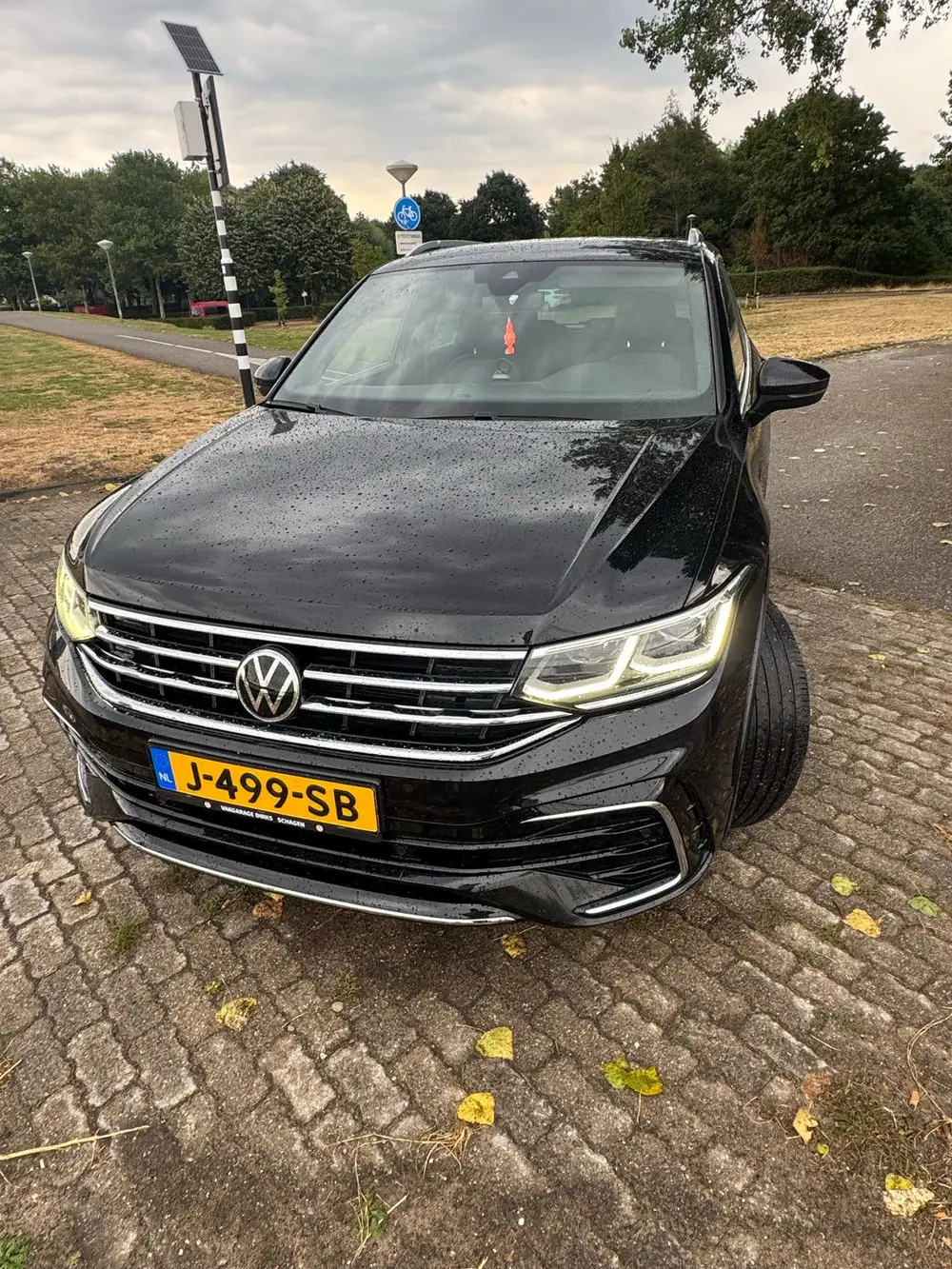 Volkswagen Tiguan R-Line 1.5 TSI ACT 150pk DSG 2020 Zwart uit 2020, foto 3