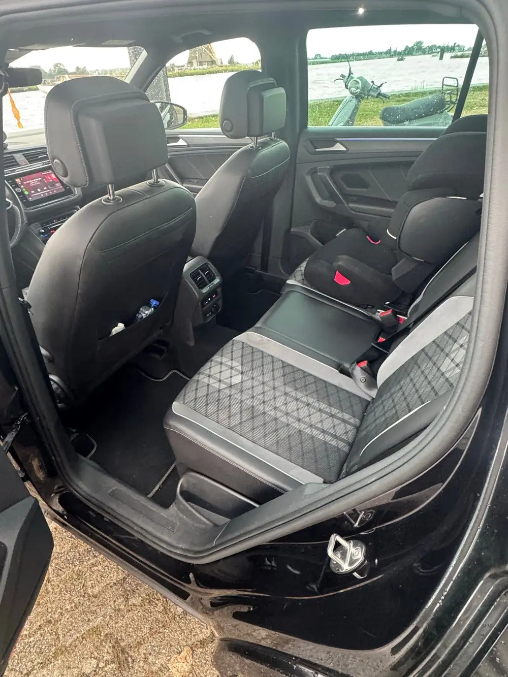 Volkswagen Tiguan R-Line 1.5 TSI ACT 150pk DSG 2020 Zwart uit 2020, foto 7
