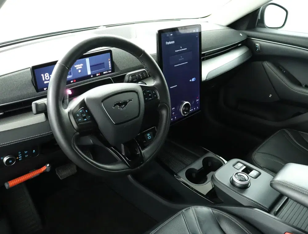 Ford Mustang Mach-E RWD 75 kWh uit 2022, foto 13