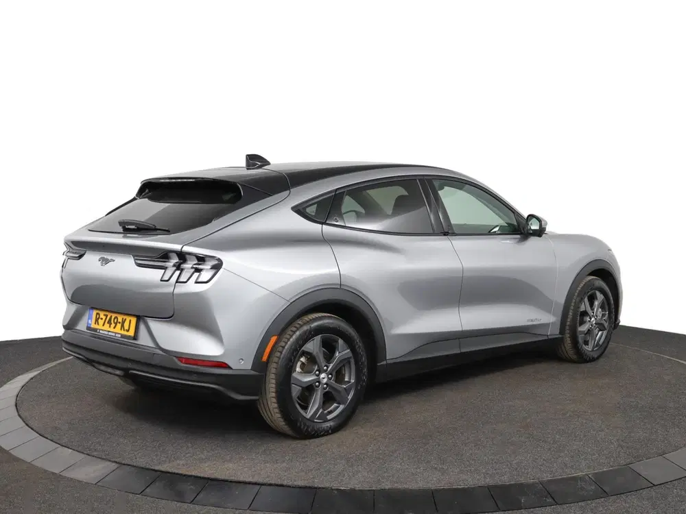 Ford Mustang Mach-E RWD 75 kWh uit 2022, foto 4