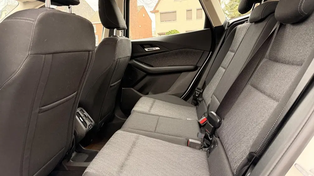BMW 2-serie 218i uit 2023, foto 12