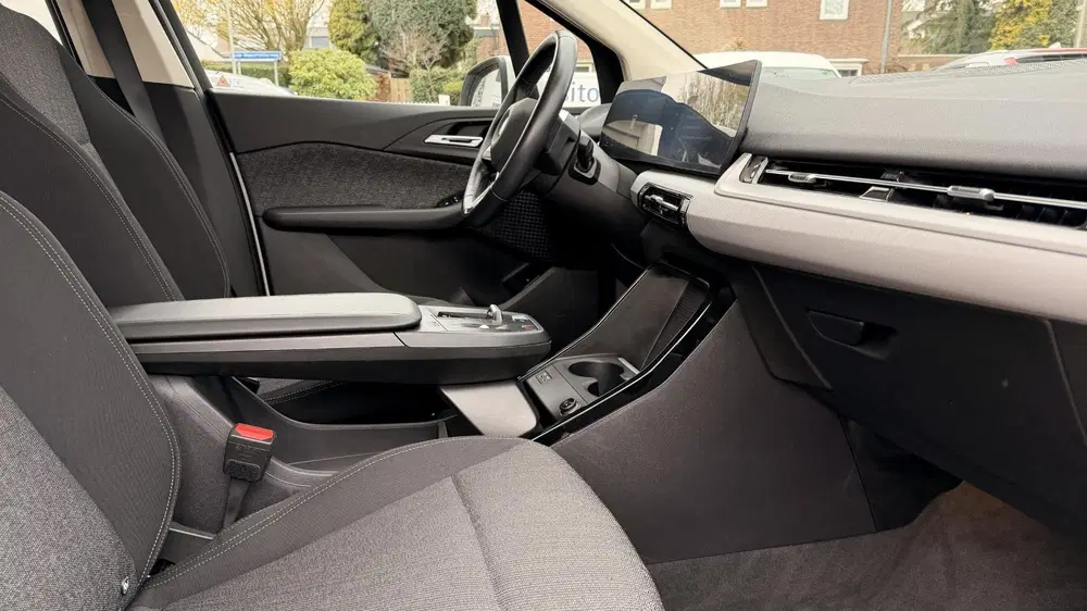 BMW 2-serie 218i uit 2023, foto 14