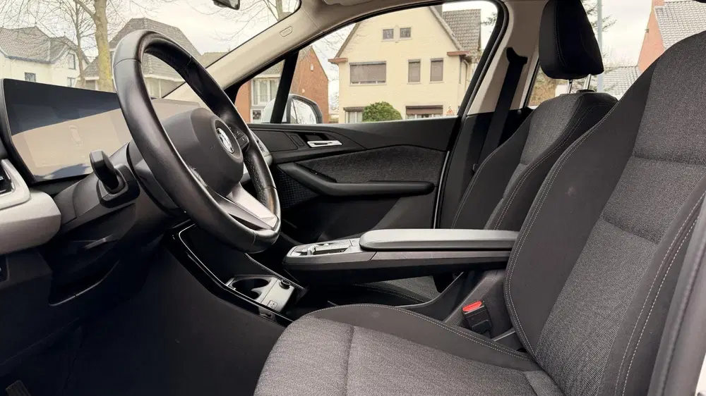 BMW 2-serie 218i uit 2023, foto 15