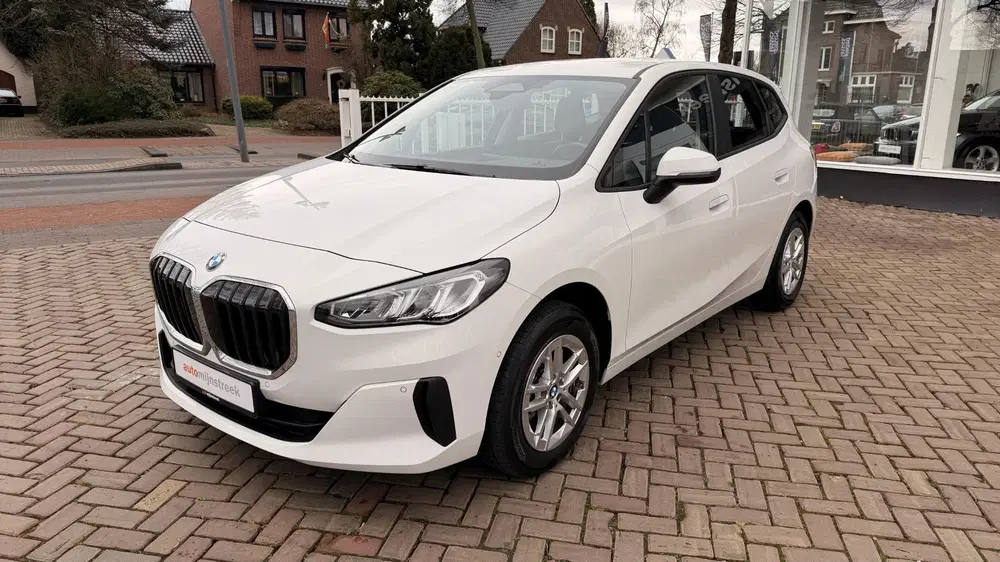 BMW 2-serie 218i uit 2023, foto 3
