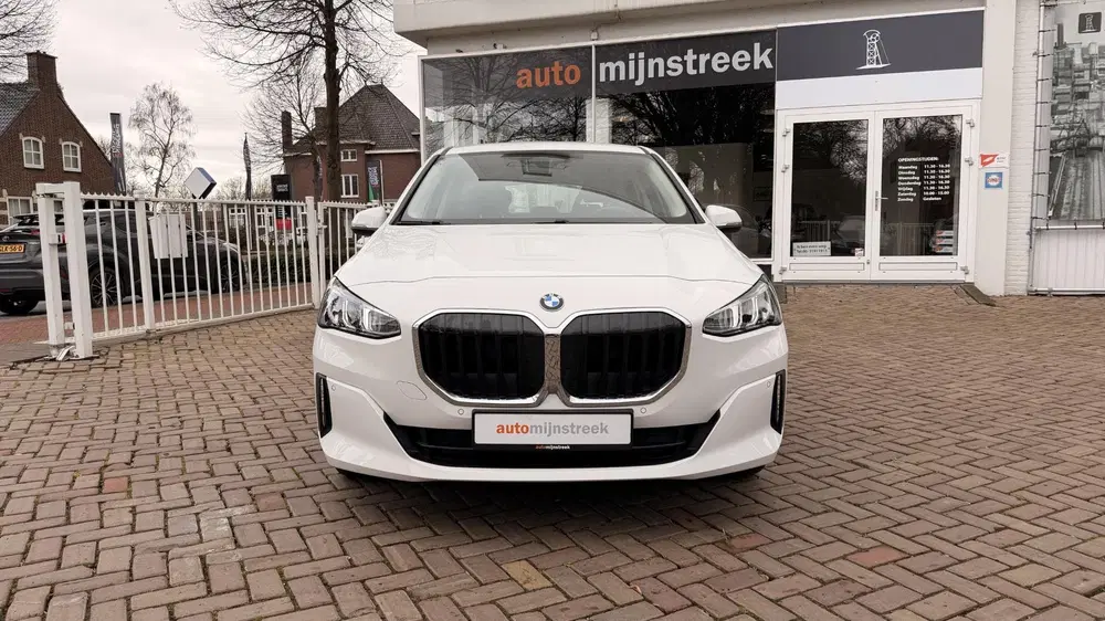 BMW 2-serie 218i uit 2023, foto 4