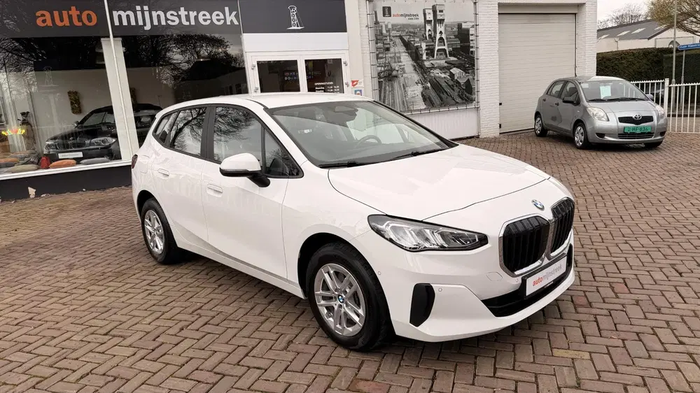 BMW 2-serie 218i uit 2023, foto 5