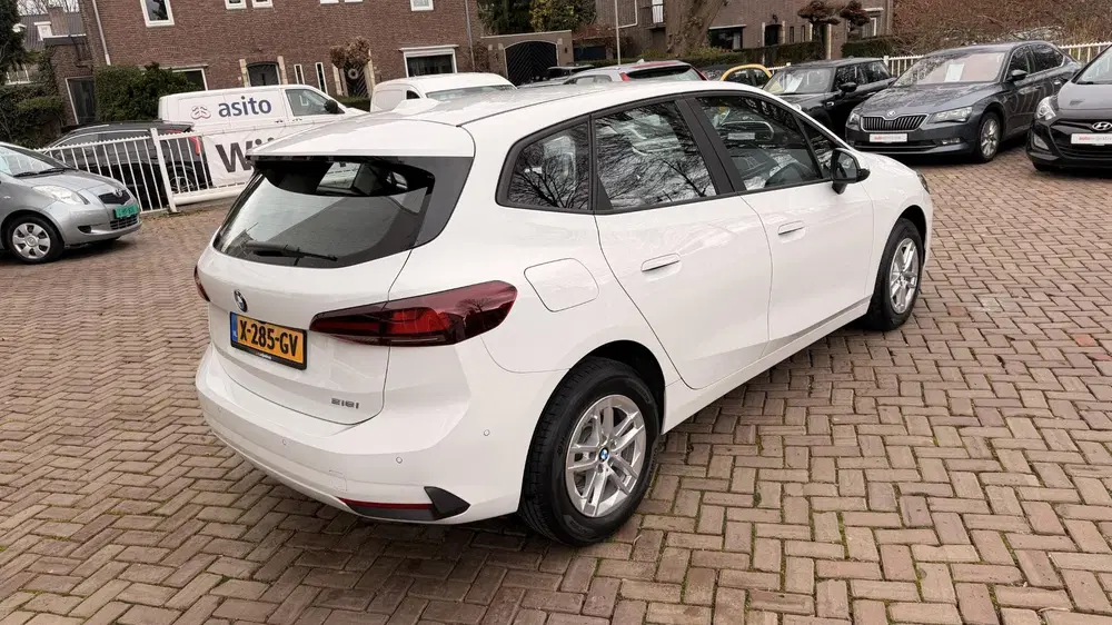 BMW 2-serie 218i uit 2023, foto 7