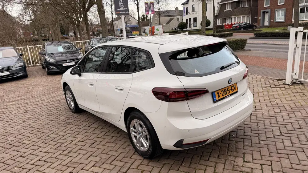BMW 2-serie 218i uit 2023, foto 9