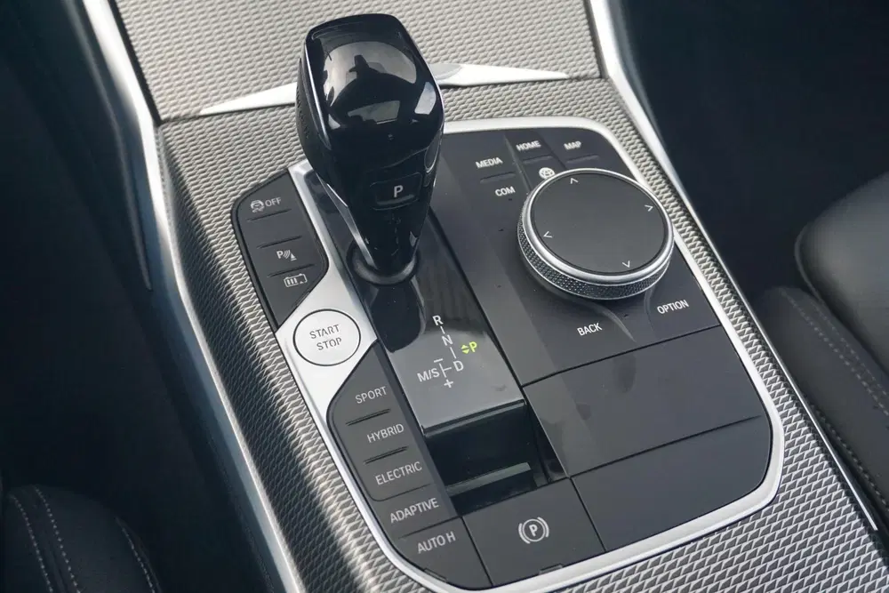 BMW 3-serie Sedan 330e M Sportpakket Head-Up Display uit 2022, foto 12
