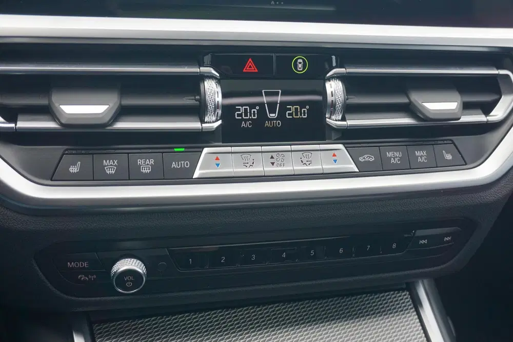 BMW 3-serie Sedan 330e M Sportpakket Head-Up Display uit 2022, foto 14