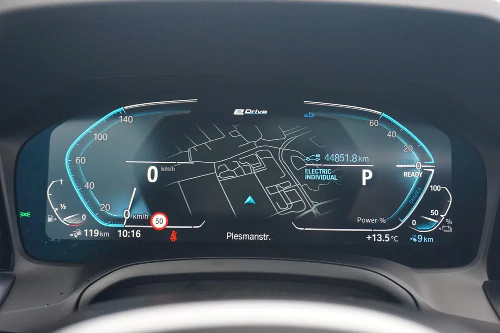 BMW 3-serie Sedan 330e M Sportpakket Head-Up Display uit 2022, foto 16