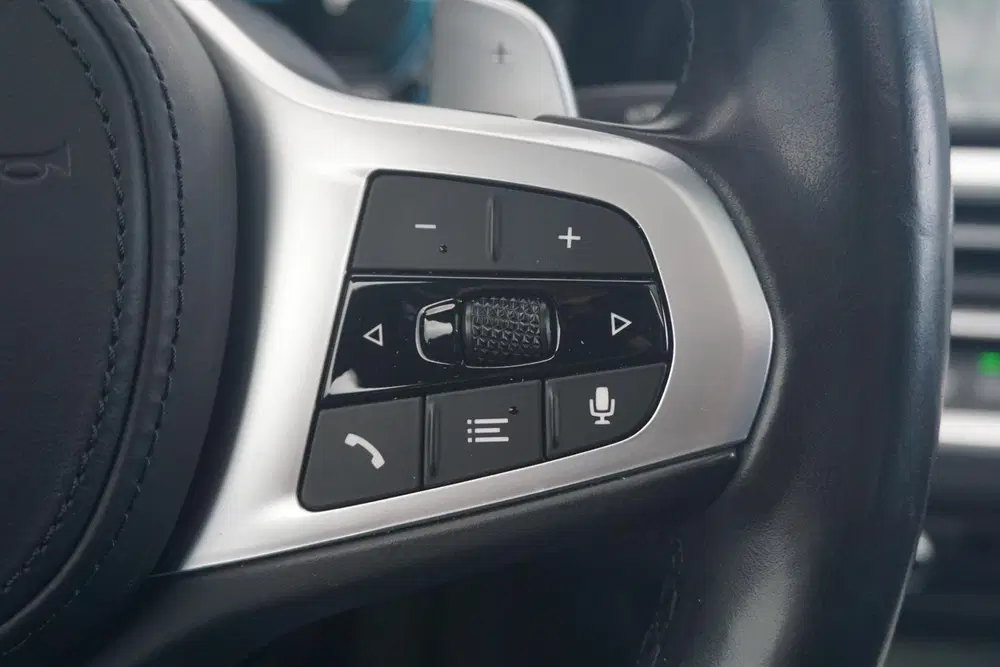 BMW 3-serie Sedan 330e M Sportpakket Head-Up Display uit 2022, foto 17