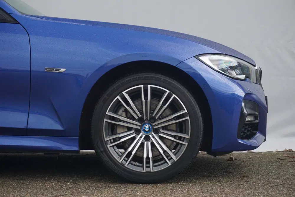 BMW 3-serie Sedan 330e M Sportpakket Head-Up Display uit 2022, foto 6