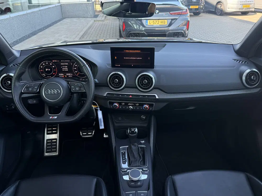 Audi Q2 35 TFSI S Edition uit 2021, foto 17