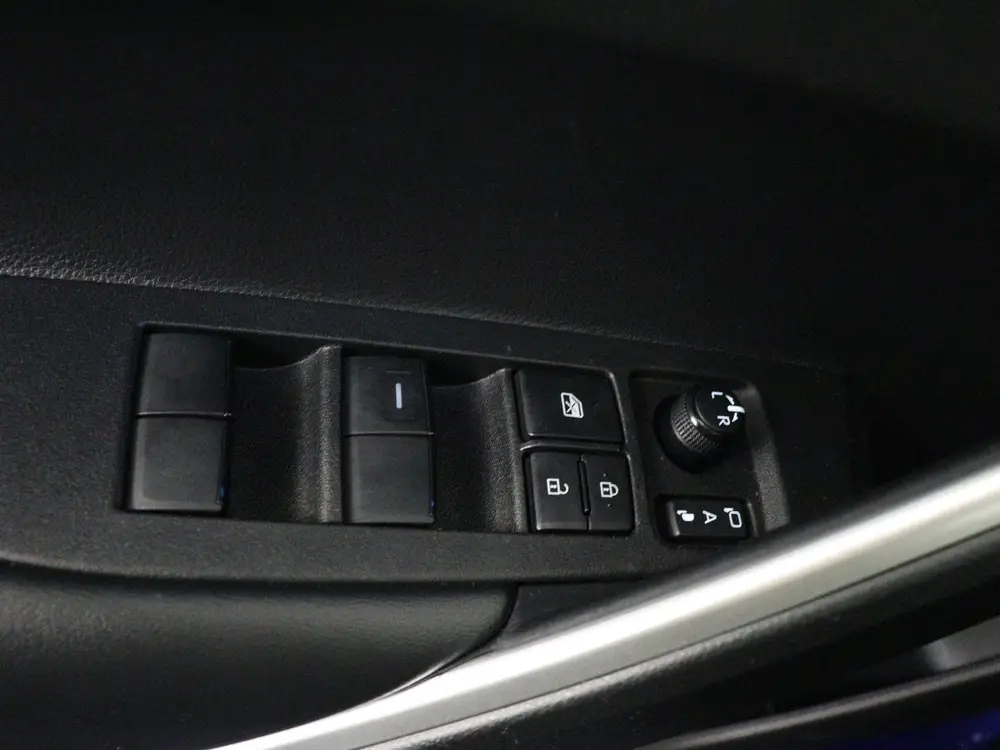 Toyota Corolla Cross 1.8 Hybrid 140 pk automaat Dynamic uit 2024, foto 4