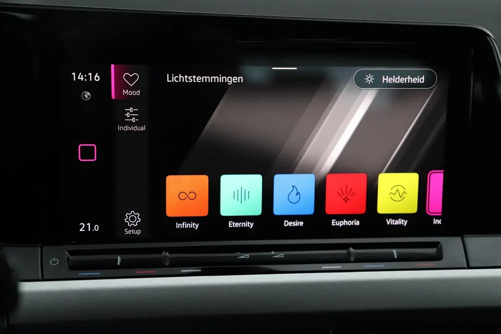 Volkswagen Golf Variant 1.0 TSI Life 110PK Trekhaak Navigati uit 2021, foto 17