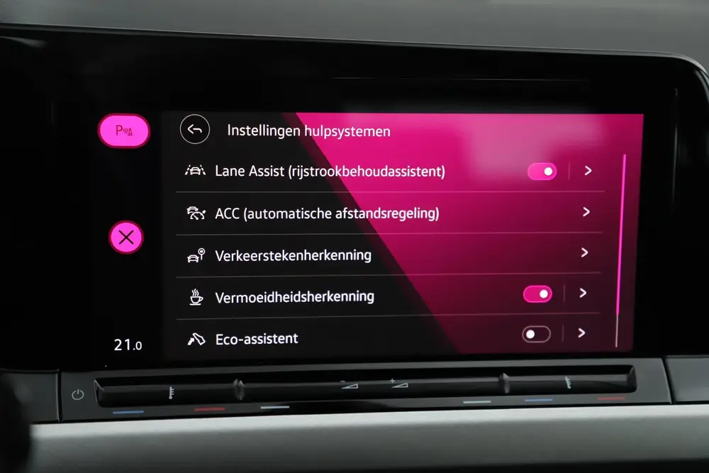 Volkswagen Golf Variant 1.0 TSI Life 110PK Trekhaak Navigati uit 2021, foto 19