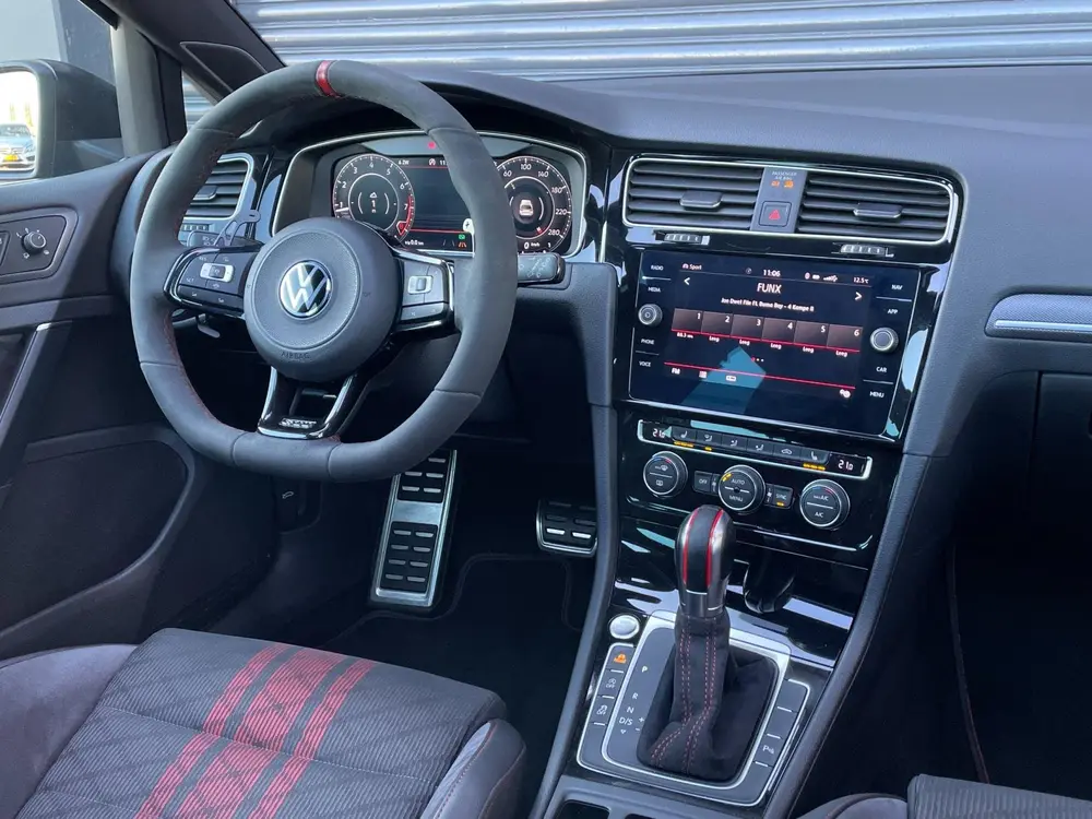 Volkswagen Golf 2.0 TSI GTI TCR Pano | Dyna | Camera | Acc | uit 2020, foto 20