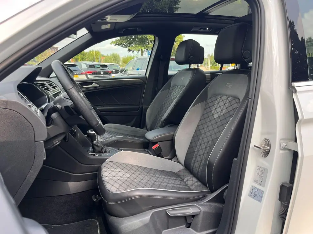 Volkswagen Tiguan TSI 245pk DSG Hybrid R-Line (Pano,Trekhaak uit 2022, foto 12