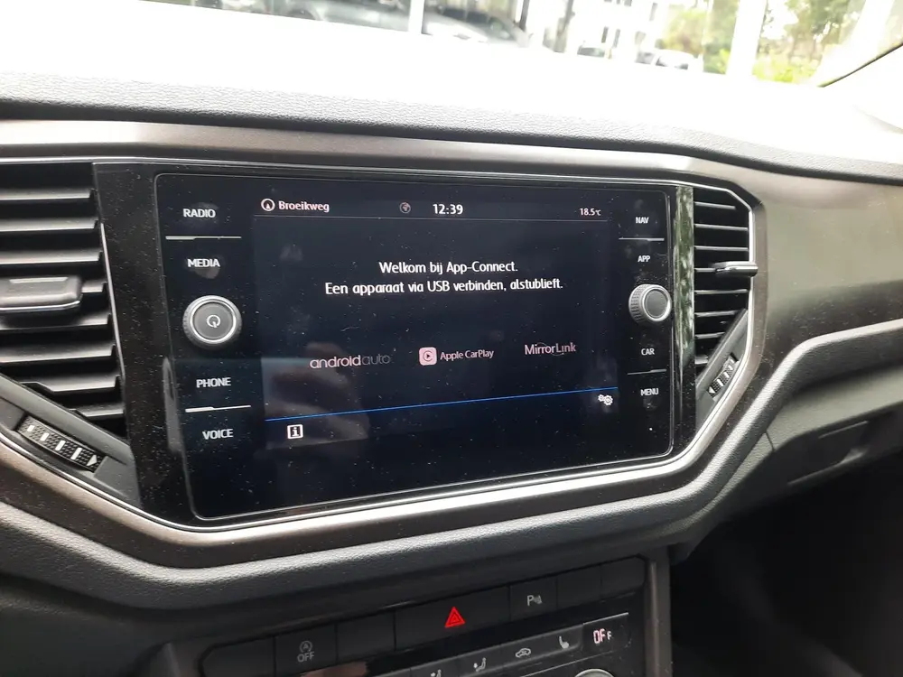 Volkswagen T-Roc 1.5 TSI 150pk Style (Pano,Haak,Camera,Navi) uit 2020, foto 18