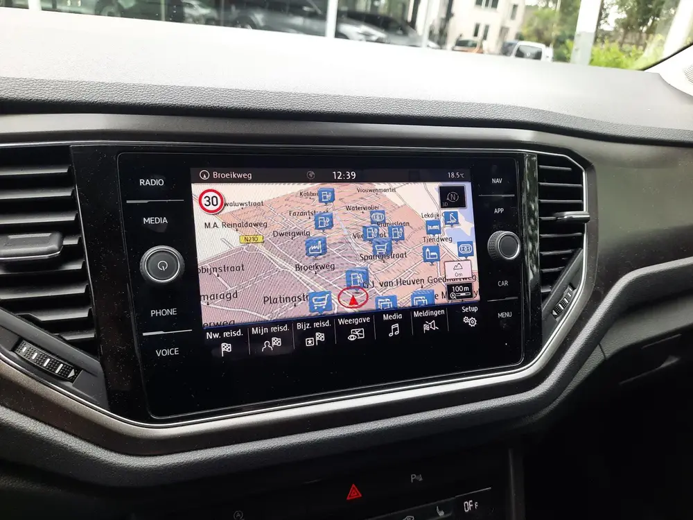 Volkswagen T-Roc 1.5 TSI 150pk Style (Pano,Haak,Camera,Navi) uit 2020, foto 20