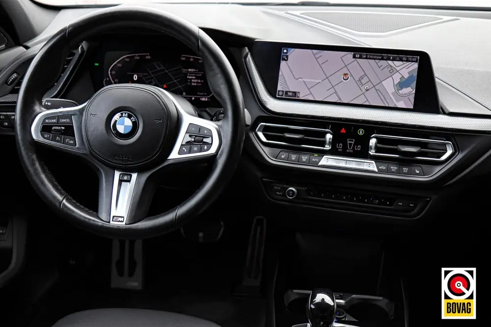 BMW 1-serie 118i M-Sport M-Pakket Shadow uit 2023, foto 10