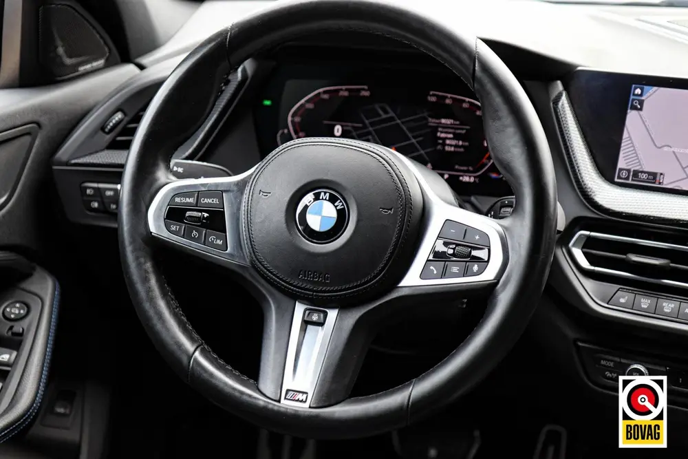 BMW 1-serie 118i M-Sport M-Pakket Shadow uit 2023, foto 11