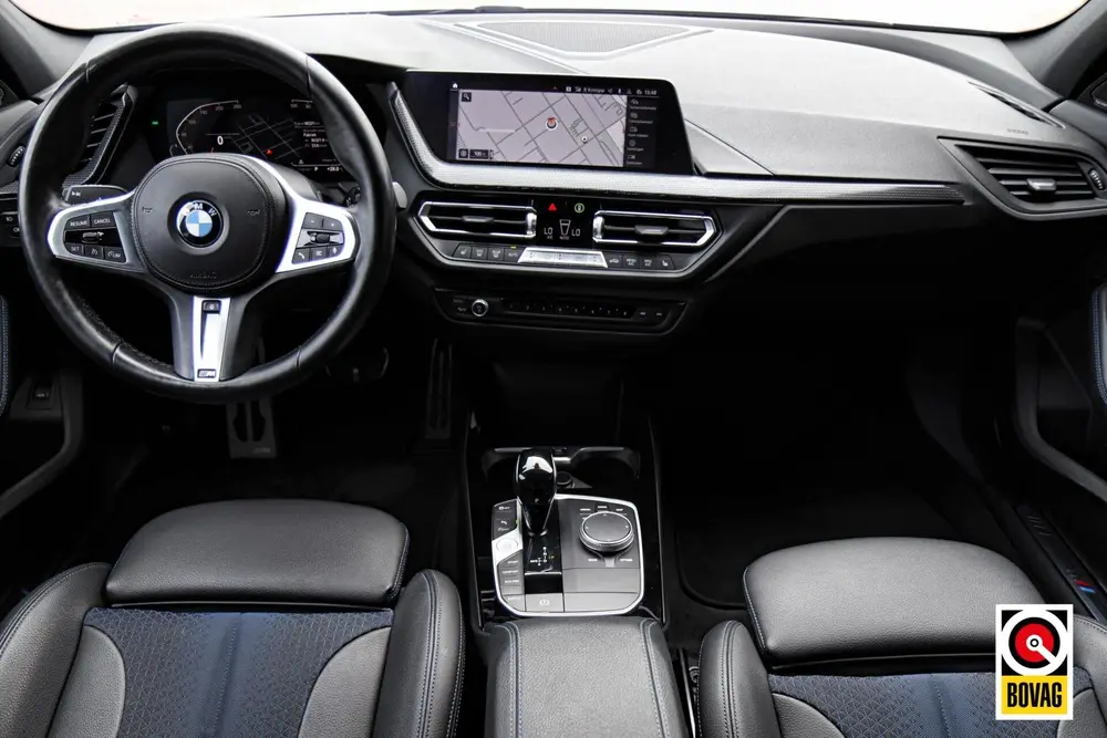 BMW 1-serie 118i M-Sport M-Pakket Shadow uit 2023, foto 9