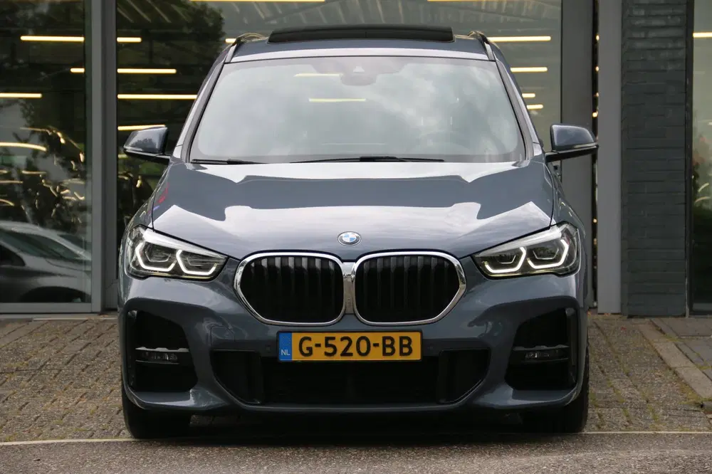 BMW X1 SDrive20i High Executive Edition M-PAKKET uit 2019, foto 2