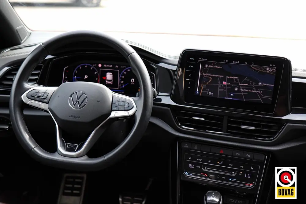 Volkswagen T-Roc 1.5 TSI 3x R-Line|IQ-LIGHT|PANO|CAMERA|MEMO uit 2023, foto 10