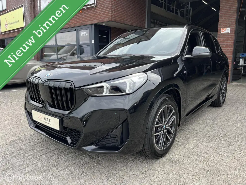 BMW X1 sDrive18i M-PAKKET*PANO-DAK*LED*CRUISE*PDC uit 2025