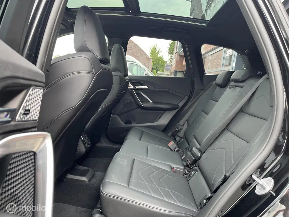 BMW X1 sDrive18i M-PAKKET*PANO-DAK*LED*CRUISE*PDC uit 2025, foto 11