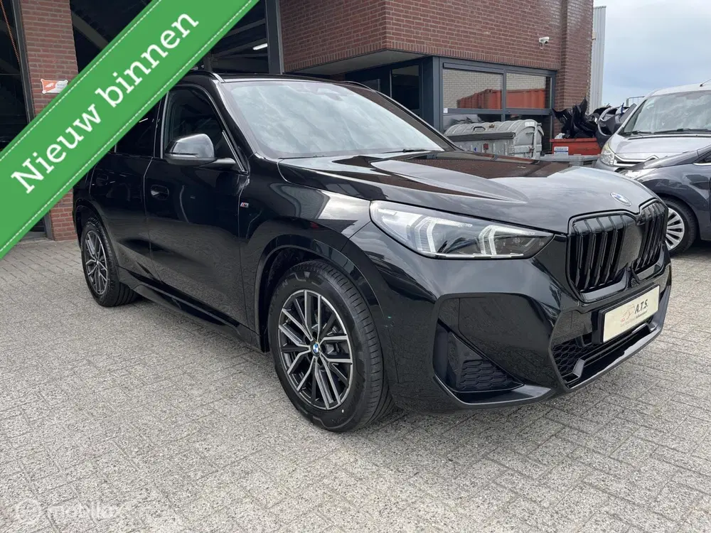 BMW X1 sDrive18i M-PAKKET*PANO-DAK*LED*CRUISE*PDC uit 2025, foto 3