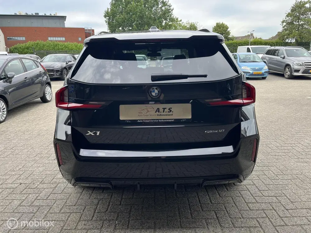 BMW X1 sDrive18i M-PAKKET*PANO-DAK*LED*CRUISE*PDC uit 2025, foto 5