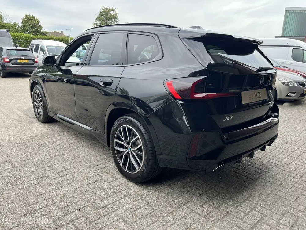 BMW X1 sDrive18i M-PAKKET*PANO-DAK*LED*CRUISE*PDC uit 2025, foto 6