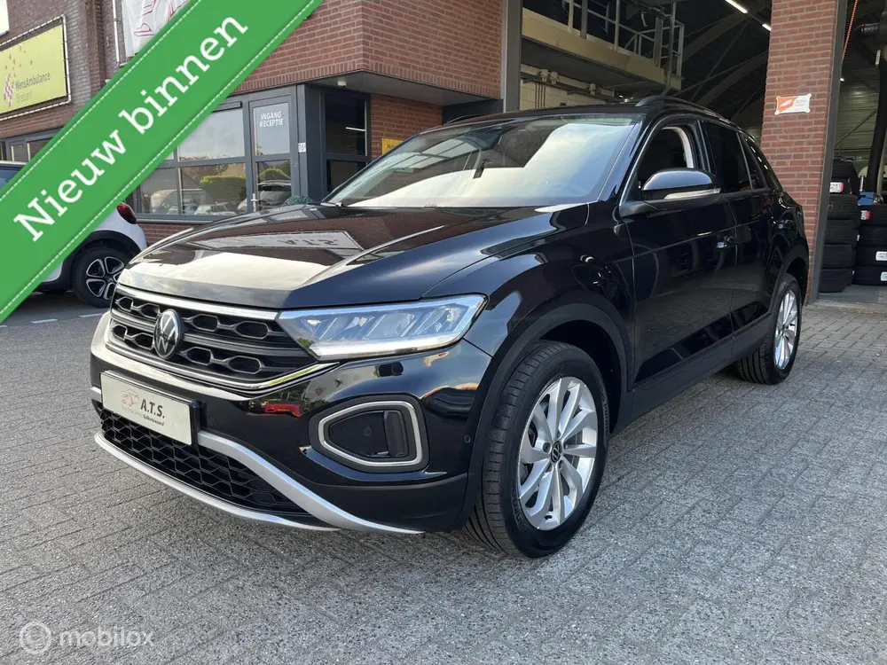 Volkswagen T-Roc 1.5 TSI Life Edition ACC*LED*PDC*CARPLAY* uit 2024